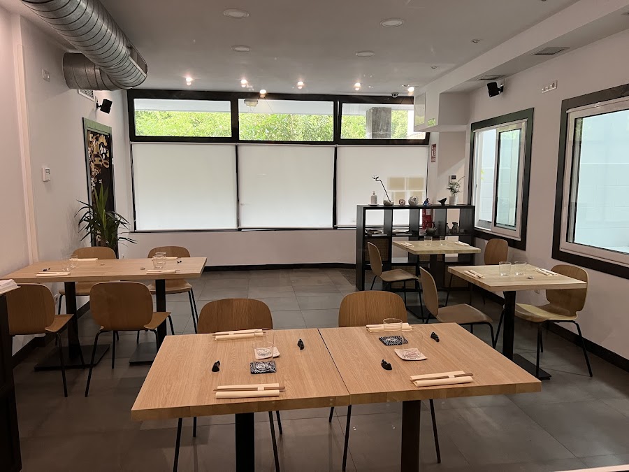 IWASAKI Restaurante Japonés (cerrado por vacaciones del 18/8 al 9/9 incluidos)