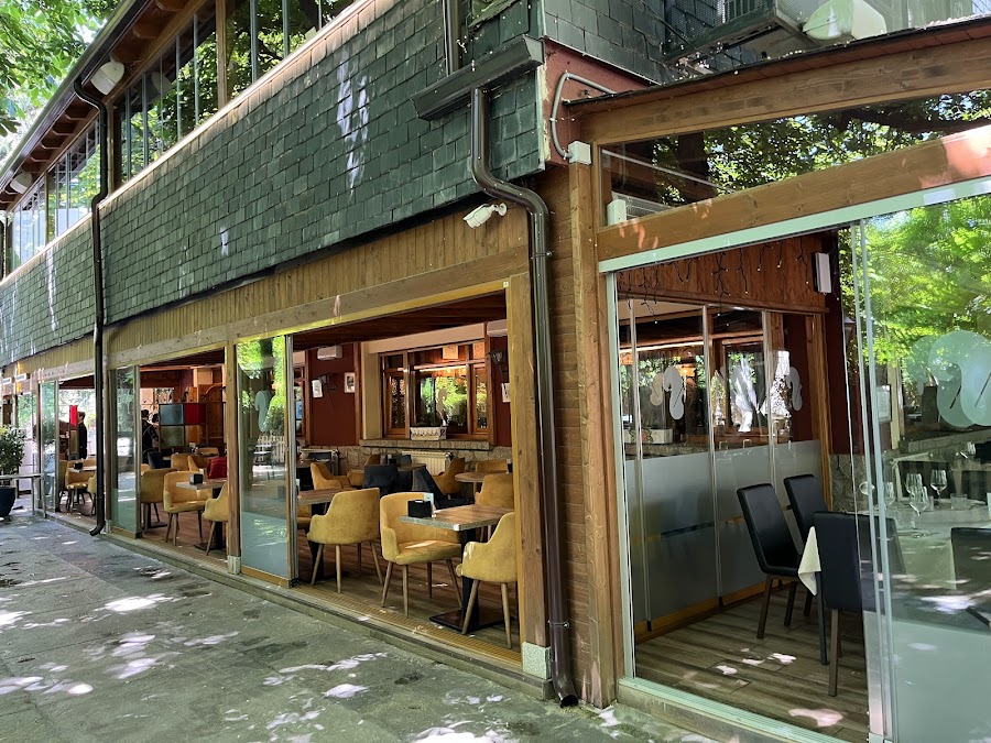 Restaurante Horizontal. Estamos cerrados por vacaciones, abrimos el 8 de acotubre