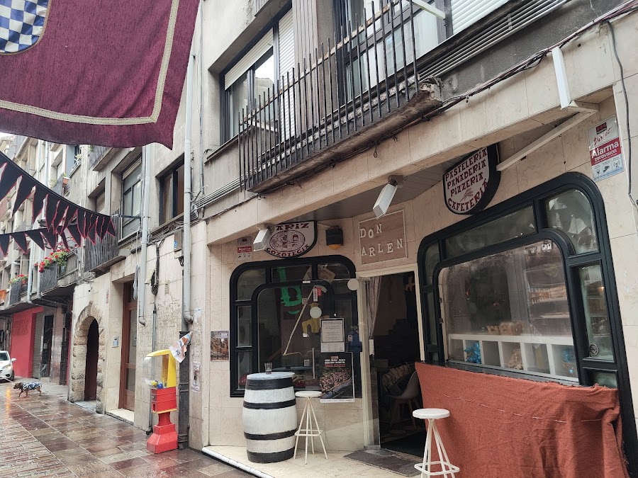 Pizzeria, panaderia, cafeteria Gozotegia Zariz